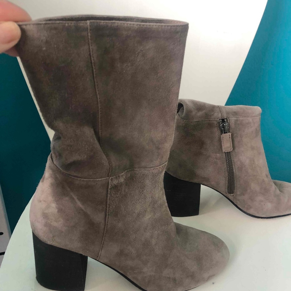 Eileen Fisher Ladies Size 7 Grey Suede Boots